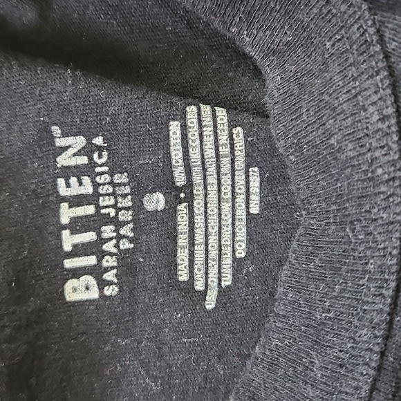 Bitten T-shirt by Sarah Jessica Parker - Picture 2 of 2